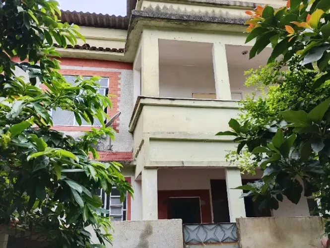 Aluga-se ótima CASA FDS, com 3 quartos, 2 banheiros, quintal e varanda. Em Piedade!