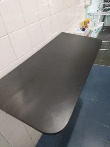 Mesa preta dobrável de parede 90x40cm 