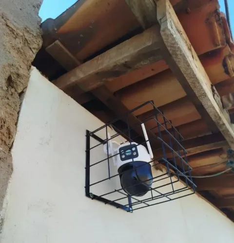 Câmera de vigilância.