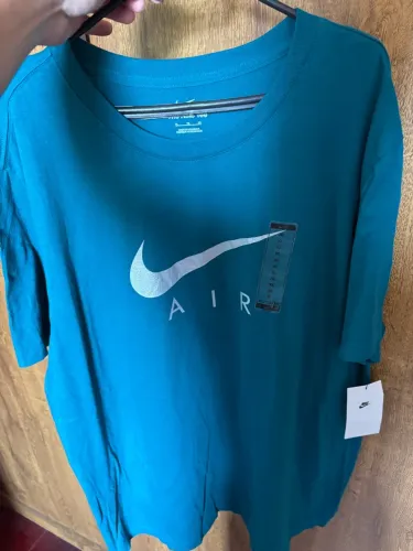 Camiseta Nike azul modelo gringo na etiqueta tamanho XL/GG