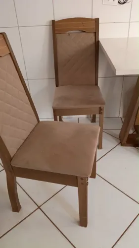 Mesa com 2 cadeiras 