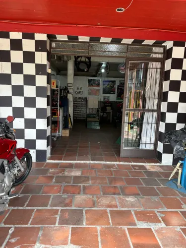 Oficina de motos montada, para venda ou aluguel de espaço 