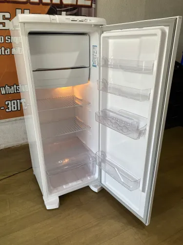 Geladeira Electrolux novíssima perfeita ( entrego )