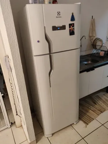 Geladeira Electrolux 260L