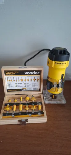 Tupia Stanley 550W 110V + Kit Fresas Vonder