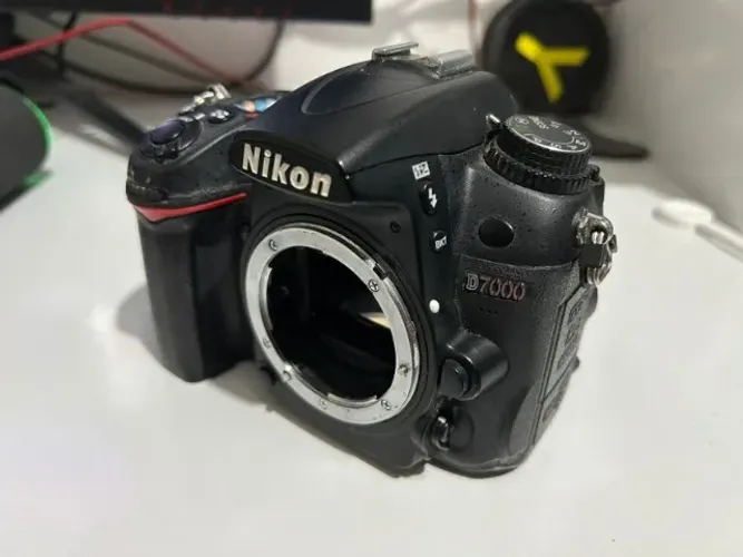 Nikon D7000 + 3 Lentes (35mm 1.8G, 18-105 VR, 55-200 VR)