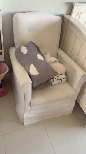 Poltrona infantil / cadeira de amamentação (quarto bebê)