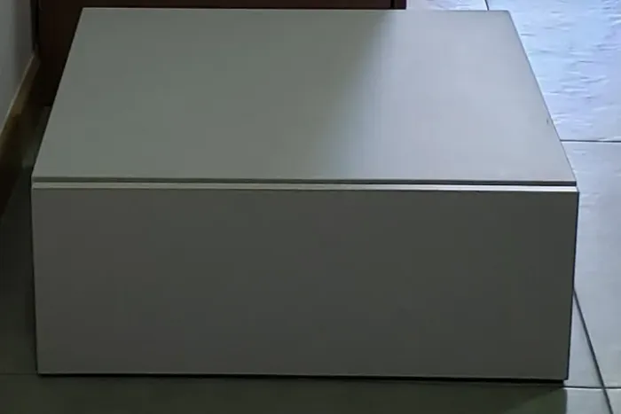 Mesa de cabeceira suspensa com gaveta e trilho telescópico