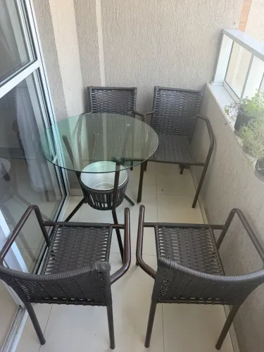 Conjunto de mesa com quatro cadeiras para área externa, gourmet e jardim