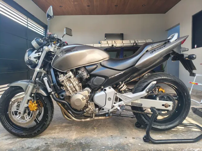 vendo Hornet 2007 carburada