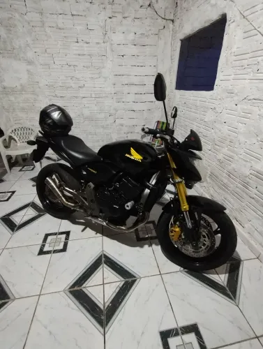 Vendo essa Hornet 600f em perfeito estado.