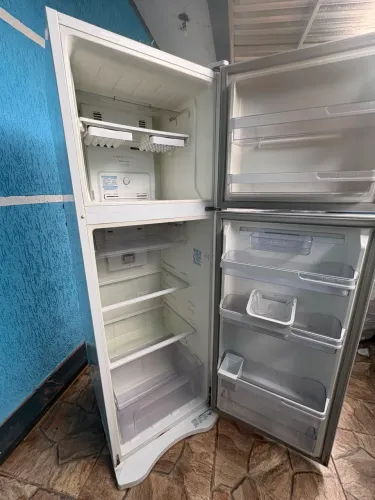 Geladeira Electrolux froost free não está funcionando