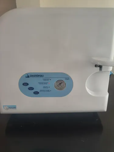 Vendo autoclave semi nova  cristofoli 21 litros  revisada com laudo e 06 meses de garantai