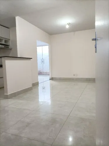 Linda casa em condomínio 