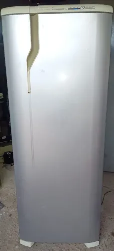 Geladeira Frost Free Electrolux RFE39