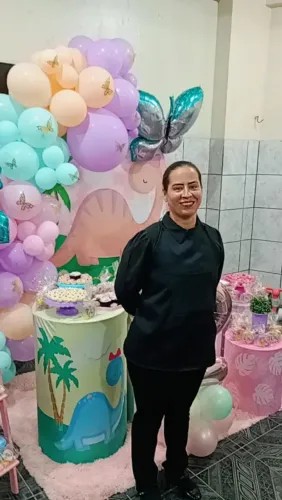 Trabalho com serviço de garçonete,copeira, ajudante de aniversário, recepcionista etc.