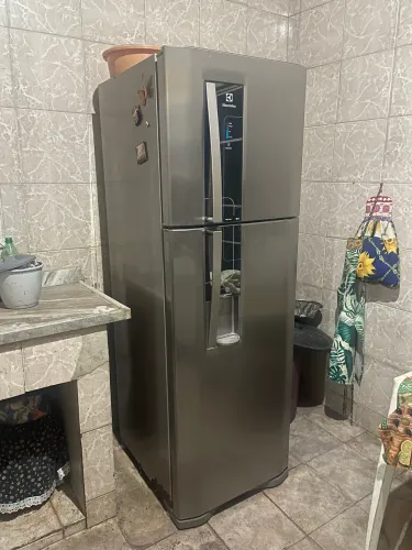 Geladeira eletrolux 382L
