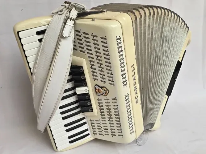 Acordeon 120 Baixos Scandalli Silvana Já Eletrificada "LINDA"