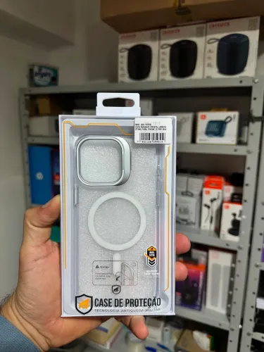 Capa Crystal Armor Stand para iPhone 15 Pro Max 