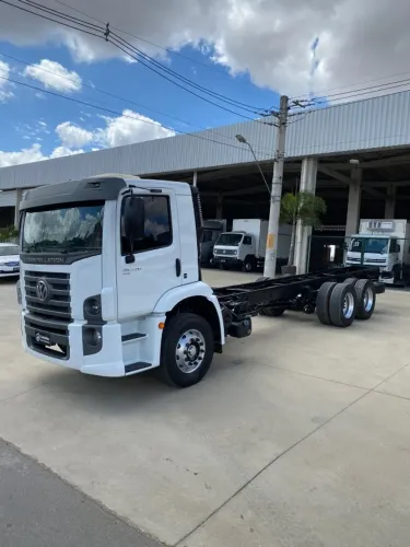 VW 26.320 Constellation 6x2 Chassi - 2024
