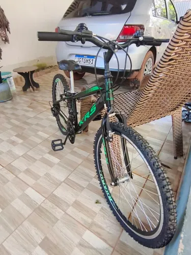 Bicicleta KRS aro 26 de entrada, estilo MTB urbana/trilha leve