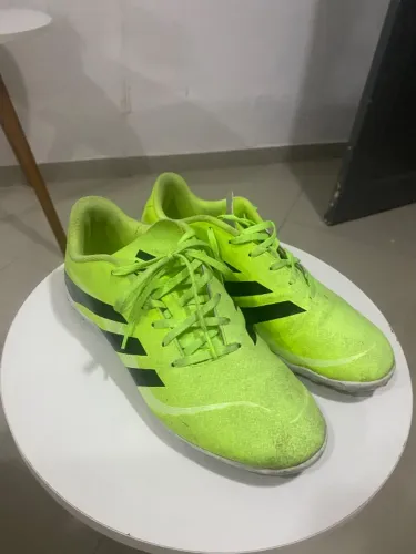 Chuteira society Adidas