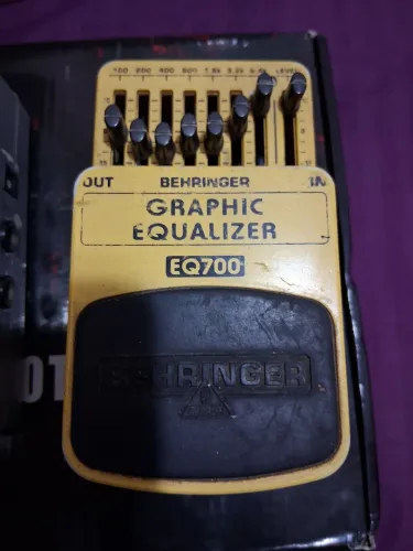 Pedal Behringer  - Graphic Equalizer [EQ700]