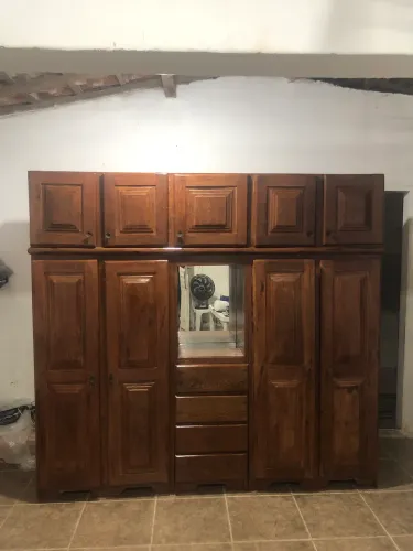 Guarda roupa de casal madeira angelim pedra semi novo pra vim buscar aqui em prazeres