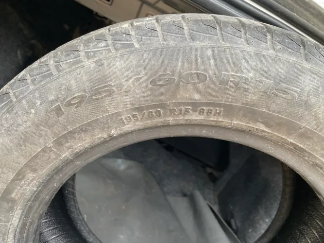 Pneu cinturato p1 195/60/15