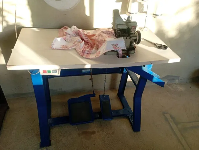 Máquina overlock funcionando perfeitamente