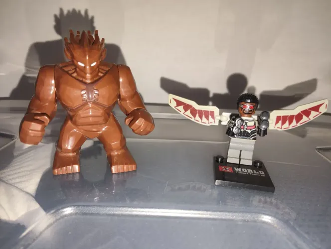 Lego Groot e Falcão (Não oficial)