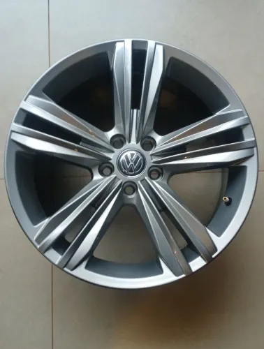 VENDO RODAS ARO 17 REPLICAS DA VW TIGUAN R LINE, rodas praticamente novas