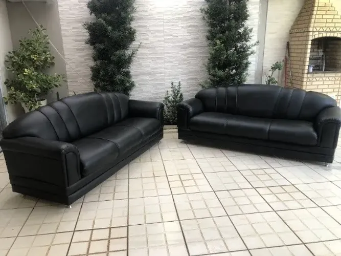 2 Sofás de 3 lugares em Curvin - ótima qualidade o sofá
