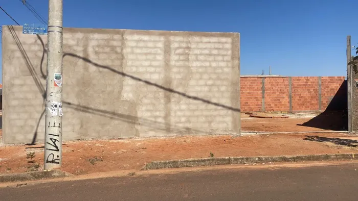 Terreno à venda no bairro Residencial Lago Azul em Uberlândia