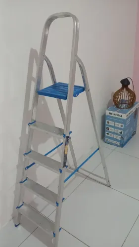 Escada de alumínio 5 Degraus