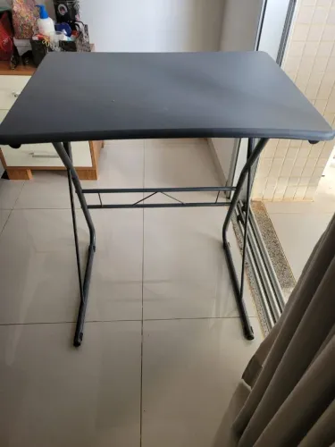 Mesa com cadeira 