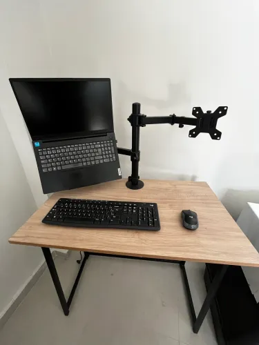 Mesa escritório home Office com suporte para notebook e tela articulado