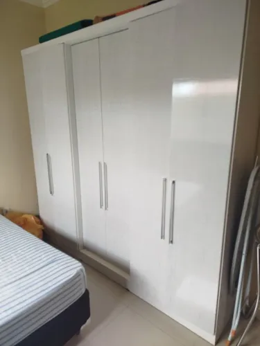 Guarda roupa 6 portas em perfeito estado de conservação