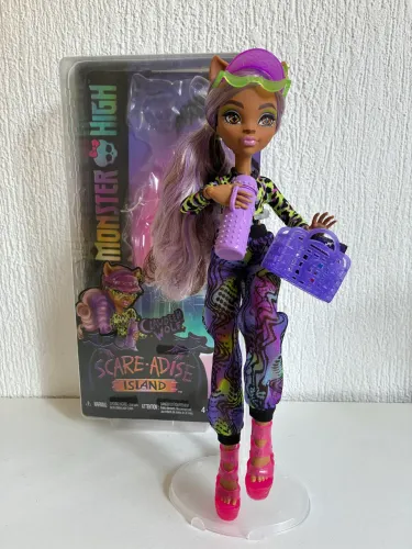 Clawdeen Monster high scare adise island