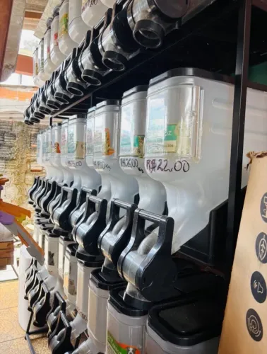 Dispenser de ração a granel com 30 compartimentos em boas condições? 