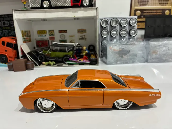 Miniatura Thunderbird 63 laranja raro 