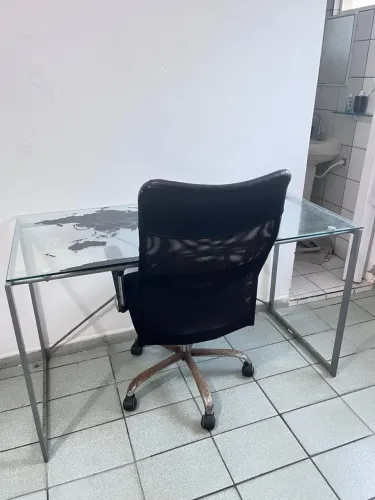 Mesa de escritório, escrivaninha e cadeira giratória