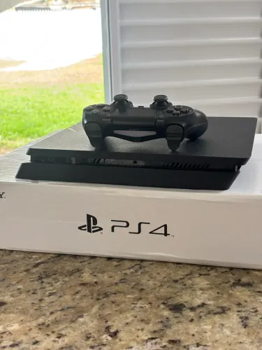 PS4 Slim 1TB - Ótimo Estado