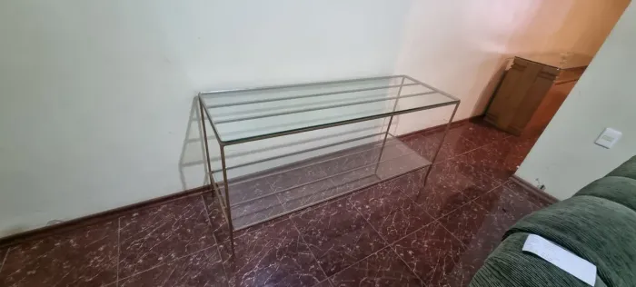 Aparador Console Ferro Dourado com Tampo e Prateleira de Vidro 150 cm