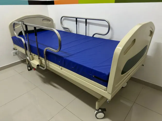 Cama Hospitalar Motorizada Elétrica 3 Movimentos + Colchão Pneumático