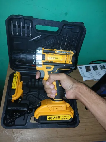 Parafusadeira e furadeira com 2 baterias de 48 volts