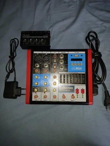 mesa de som e amplificador de fone