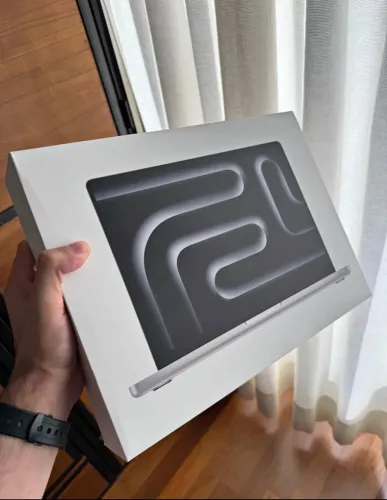 MacBook Pro 14.2| 2TBSSD|48GB|M5MAX