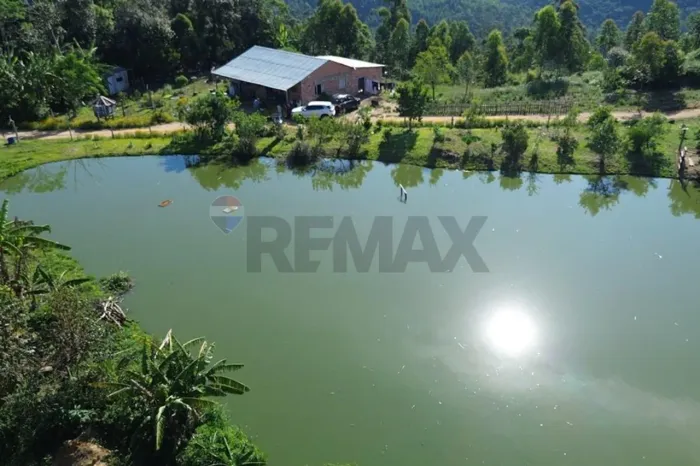 SÍTIO À VENDA EM PEDRAS GRANDES VISTA ESPETACULAR PARA A SERRA DO RIO DO RASTRO