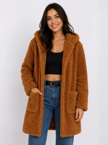 Casaco Peluciado Sherpa com Capuz Feminino.